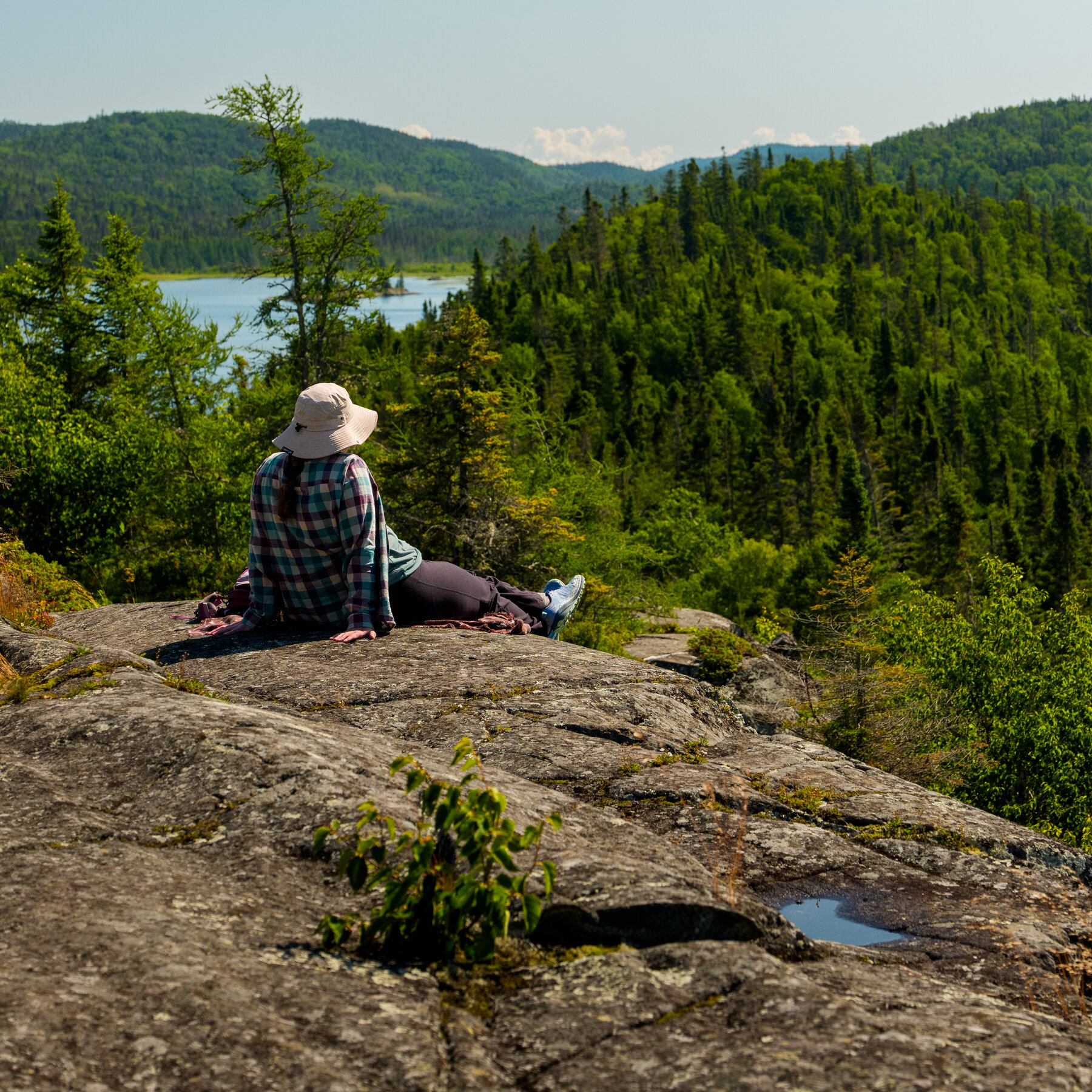 Explorando la costa más salvaje del lago Superior: un viaje por carreteras de fronteras, acantilados y bosques boreales
