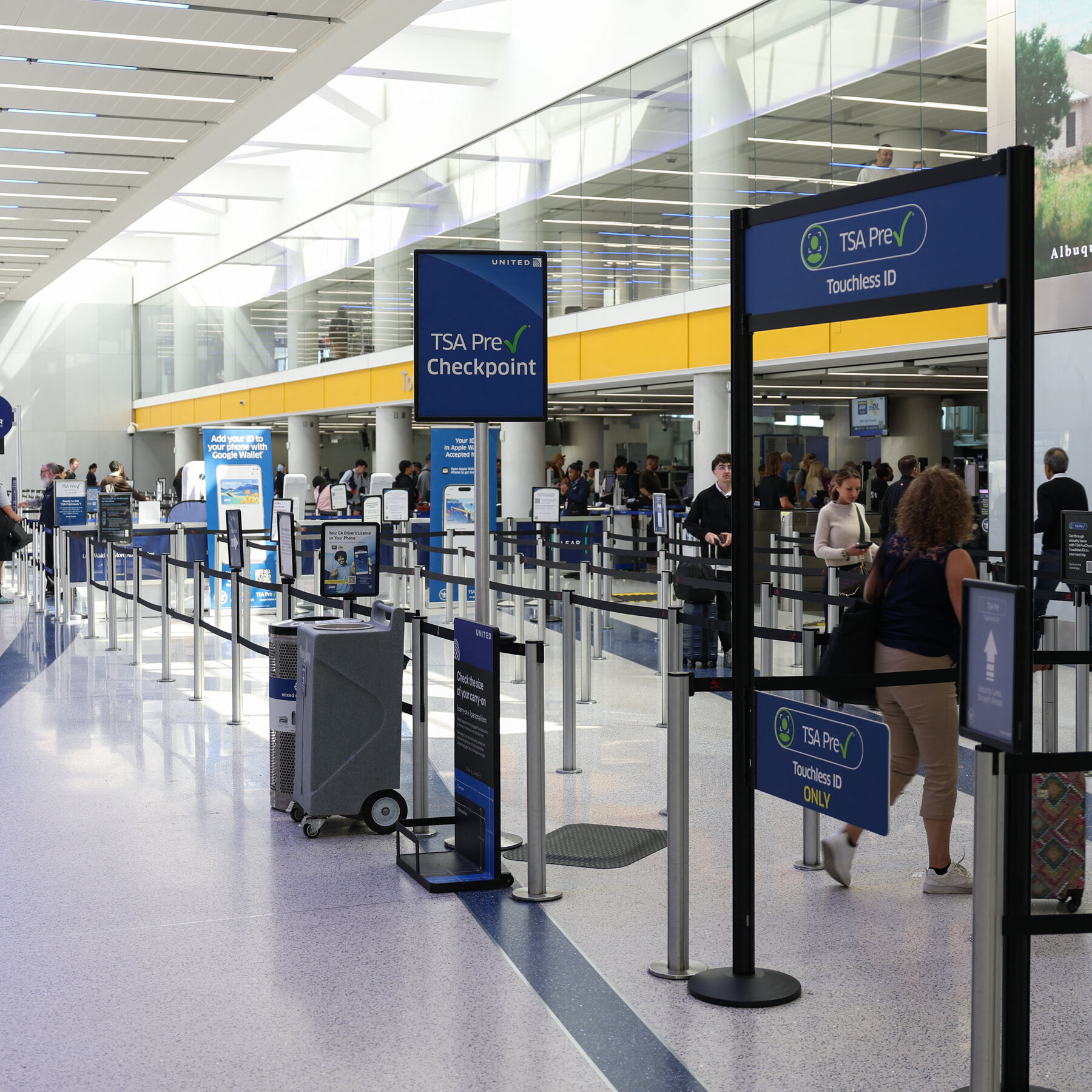 El fin del torniquete invisible: Cuando el aeropuerto estadounidense vuelve a ser plaza pública