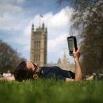 Fundas para Kindle: la armadura del viajero literario contemporáneo