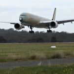 Diecinueve horas sin escalas sobre las nubes: la revolución comercial que desafía los límites del globo