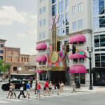 Nashville ensaya una pausa acústica en torno al refugio literario de Dolly Parton