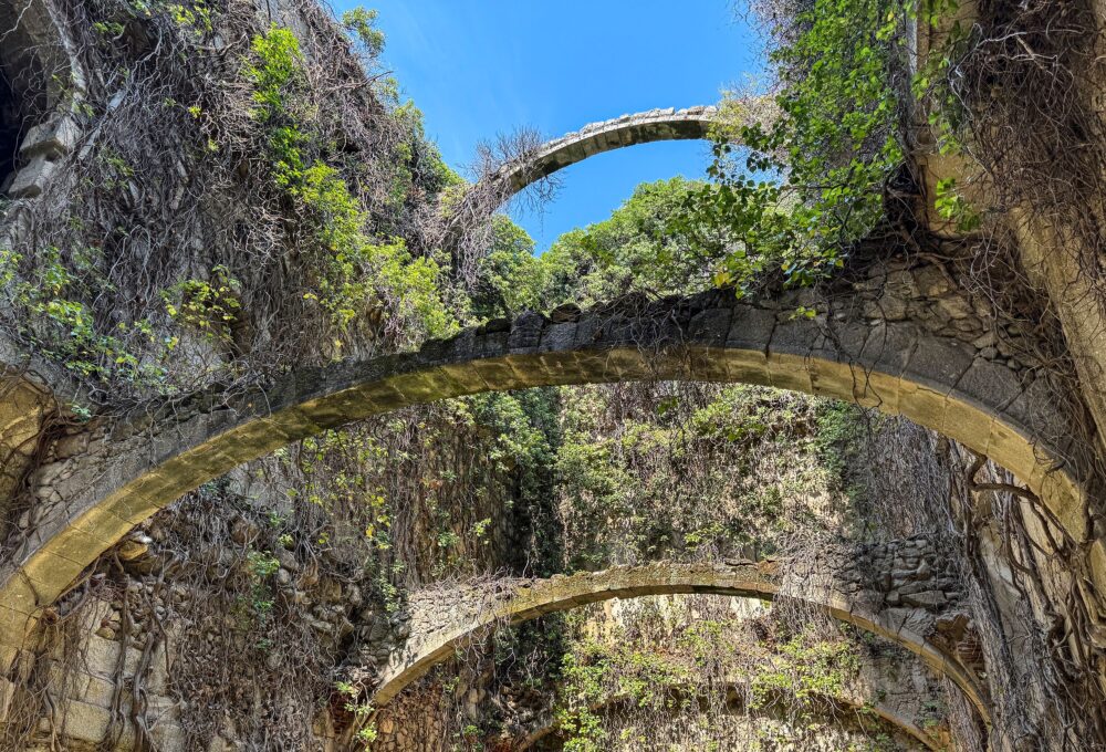 Monasterio de Guisando: conciertos, yoga y mucho más en unas ruinas mágicas