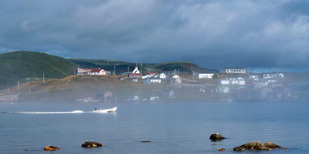 Red Bay, el pueblo con pasado vasco que emerge de la niebla en Canadá