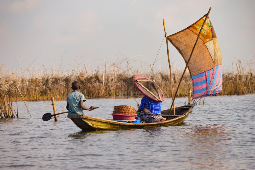 La Travesía del Archipiélago de las Bisagos en Piragua Tradicional: Guía de Expedición y Navegación Fluvial por el Laberinto Atlántico de Guinea-Bisáu