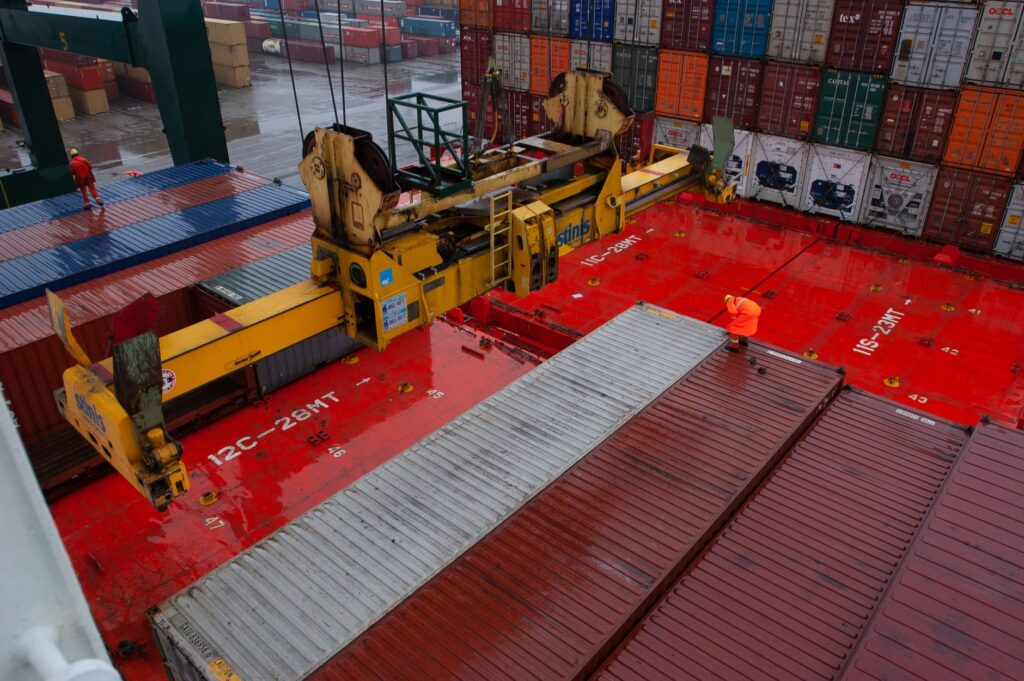 El laberinto intermodal del archipiélago de las Guaytecas: canales australes, barcazas de carga y la frágil conectividad de un confín patagónico