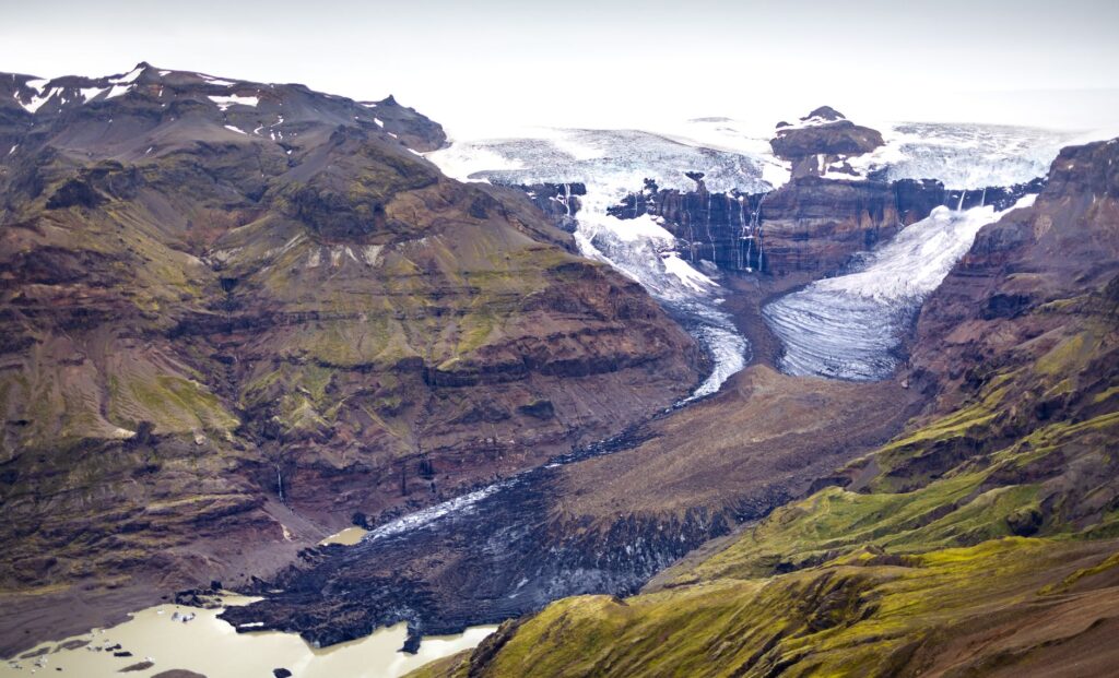 La Travesía del Sendero de Laugavegur en Islandia: Guía de Expedición y Senderismo por las Tierras Altas Volcánicas