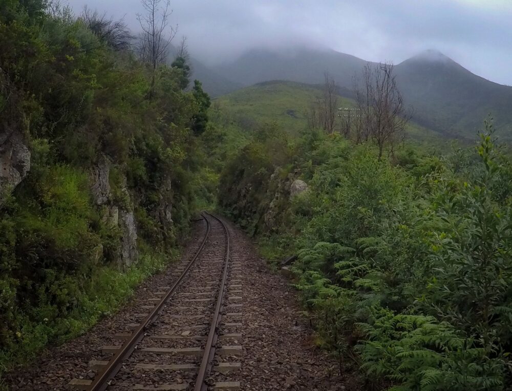 El laberinto ferroviario del Gran Rift Africano: locomotoras de vapor histórico, desfiladeros de falla y la frágil conectividad de la línea del Valle de Rift