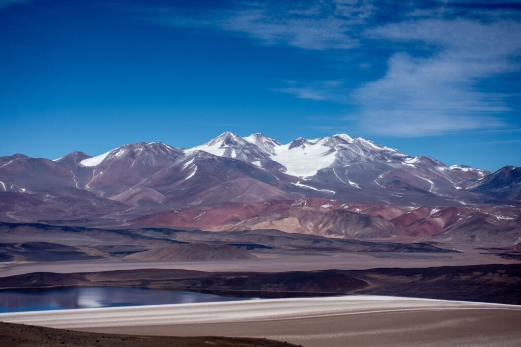 El Tren a las Nubes y la alta conectividad andina: Ingeniería de cumbres, logística puneña y la red ferroviaria histórica hacia el altiplano salteño