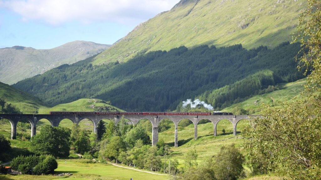 El laberinto ferroviario de las tierras altas de Escocia: viaductos centenarios, locomotoras de vapor y la frágil conectividad de la línea de West Highland