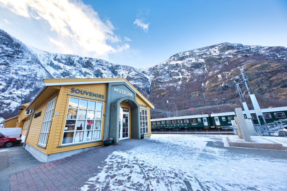La Travesía del Ferrocarril de Bergen: Guía de Expedición y Logística Ferroviaria por las Alturas de los Fiordos de Noruega
