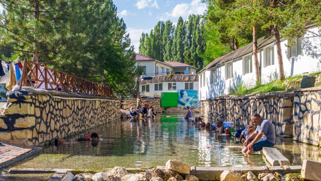 El silencio mineral de las termas de Ourense: alquimia fluvial y descanso profundo en el noroeste peninsular