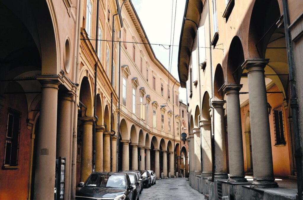 El secreto de la piedra y el hinojo: la liturgia del Mercado Central de Verona y los tesoros del Adigio