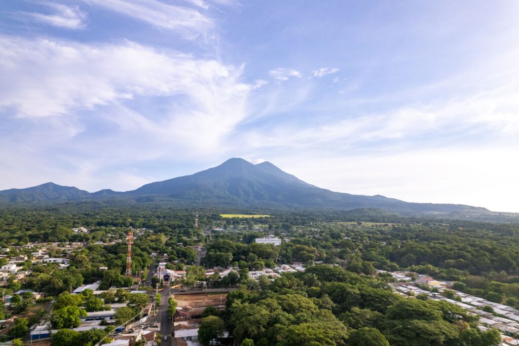 La metamorfosis de El Salvador: Nuevos circuitos para una geografía rebelde