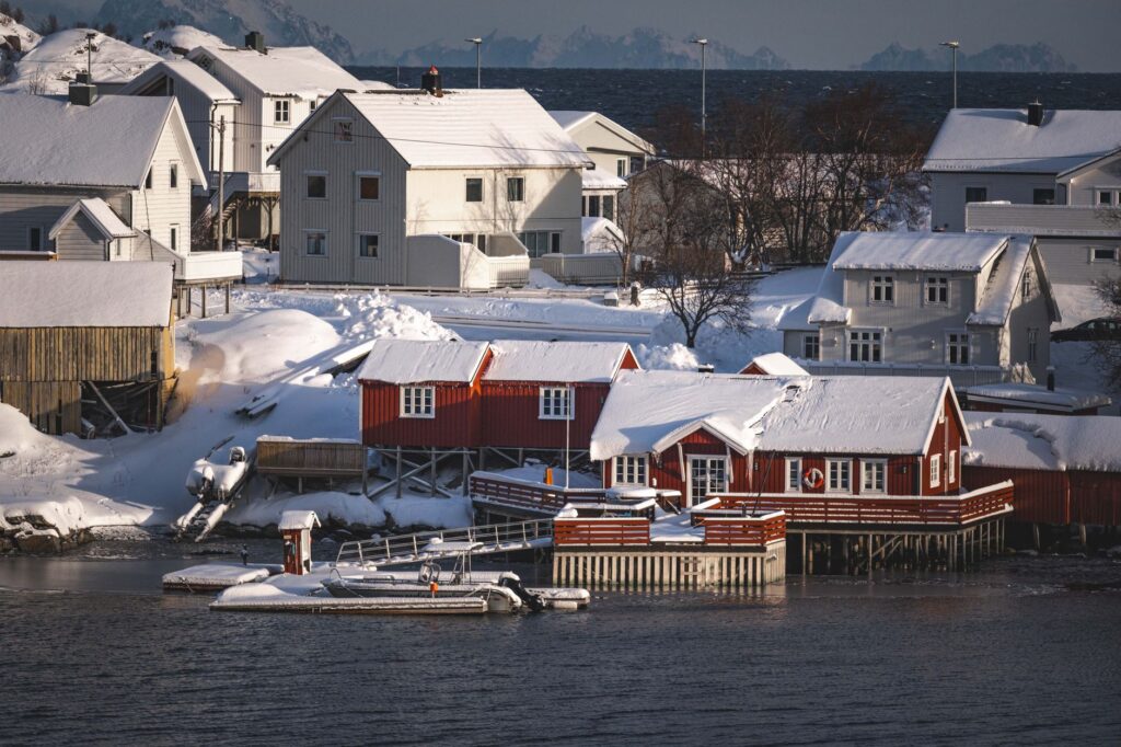 La Ruta del Expreso de losFiordos: Crónica de la Conexión Marítima entre Bergen y Kirkenes a Bordo del Hurtigruten