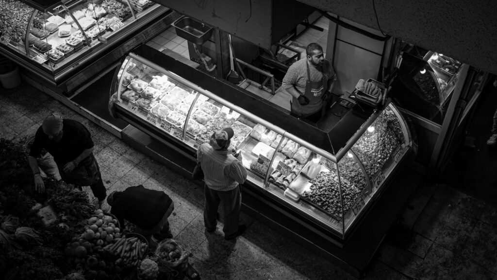 El secreto de la piedra y la alcaparra: la liturgia del Mercado Central de Budapest y los tesoros de la cuenca del Danubio
