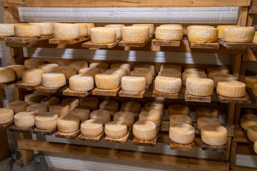 El descenso imposible: guía definitiva para presenciar la Carrera del Queso en Cooper’s Hill