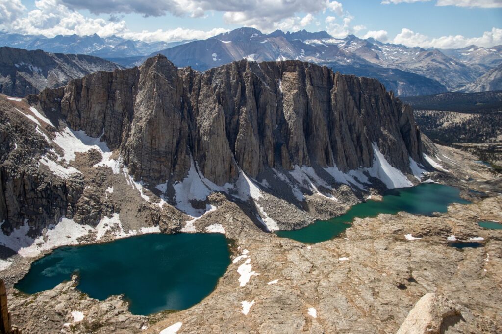 La Travesía del John Muir Trail: Guía de Expedición y Senderismo de Gran Altitud por la Sierra Nevada de California