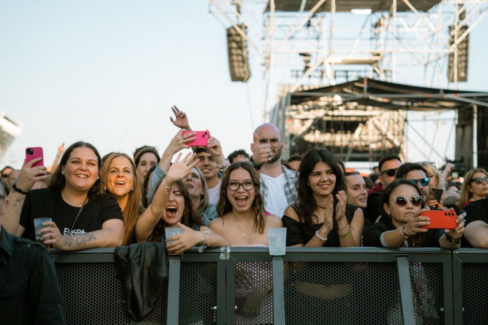 El pentagrama austral: así se afina la cartelera de conciertos en Chile para 2026