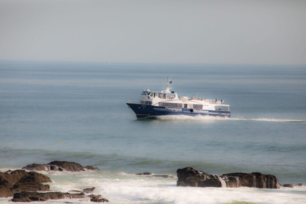 El laberinto de las mareas de piedra: cómo el transporte anfibio y la movilidad eléctrica transforman la región de Cornualles