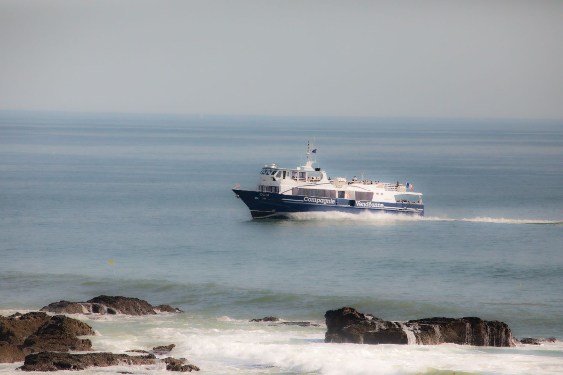 El laberinto de las mareas de piedra: cómo el transporte anfibio y la movilidad eléctrica transforman la región de Cornualles