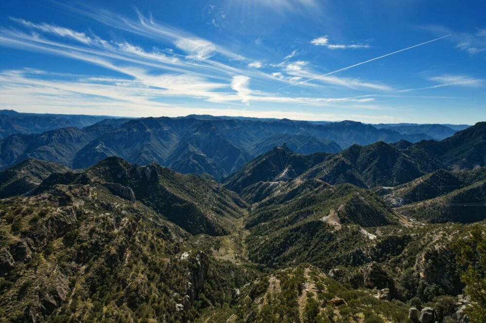 El Chepe y las Barrancas del Cobre: Ingeniería, geografía y la arteria de hierro de la Sierra Tarahumara