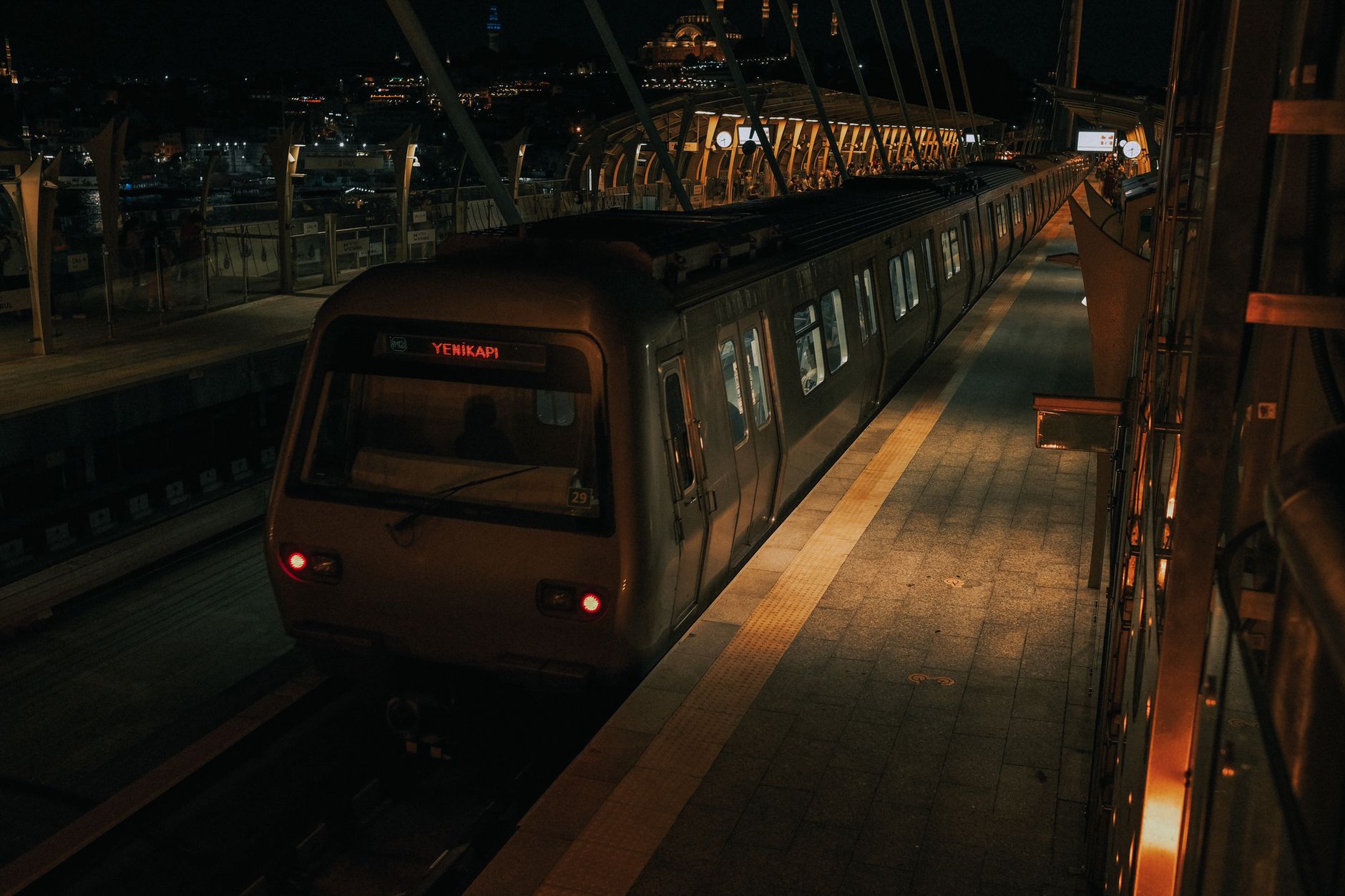 La Ruta del Expreso de Estambul a Sofía: Conectividad Ferroviaria, Fronteras y Geografía en el Sudeste de Europa