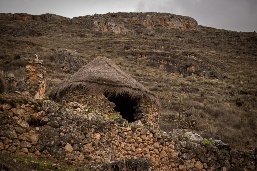 La Travesía del Drakensberg: Guía de Expedición y Senderismo por el Gran Escarpe de Sudáfrica