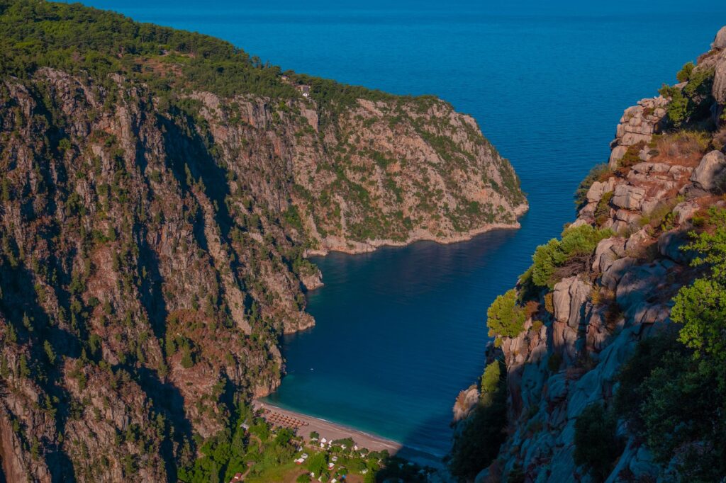 La Travesía del Sendero de Lycian Way en Turquía: Guía de Expedición y Senderismo por los Acantilados Antiguos del Mediterráneo