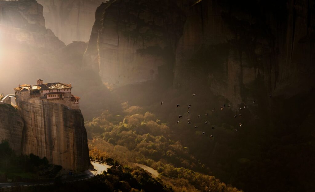 El latido mineral del tren cremallera de Montserrat: ingeniería vertical y espiritualidad en la montaña sagrada