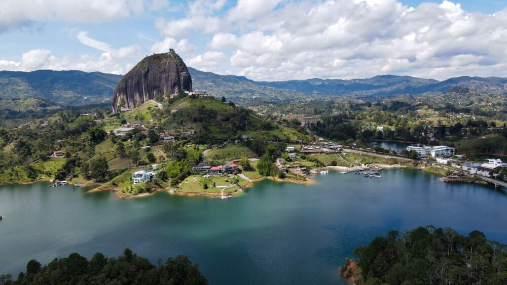 El latido de las regiones: cómo el turismo transforma la resiliencia económica en Colombia