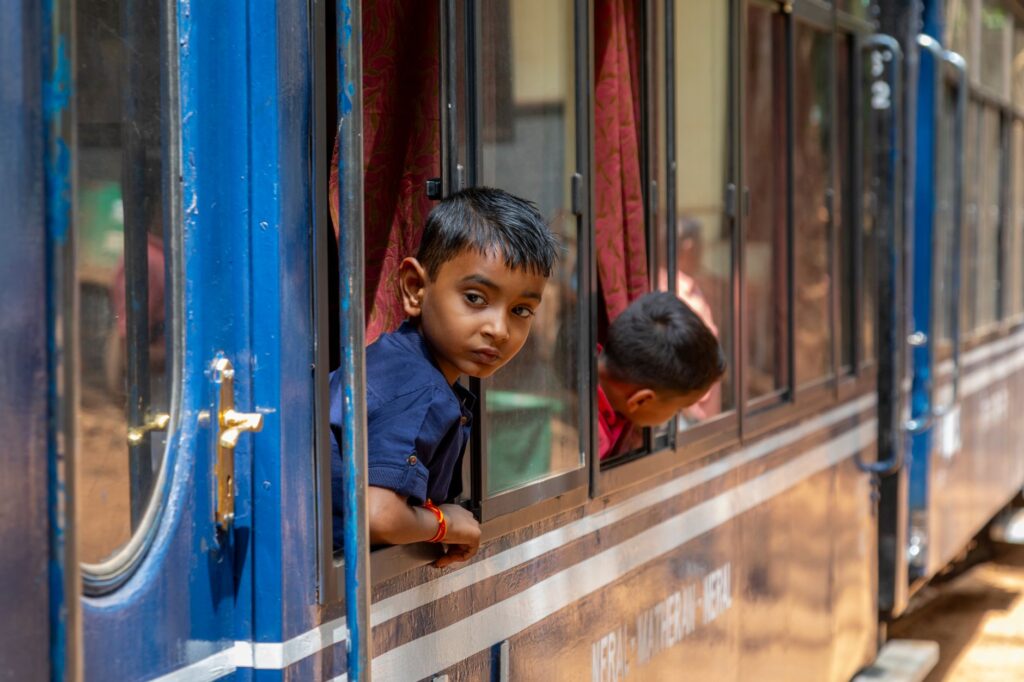 El latido secreto del ferrocarril de Darjeeling: ingeniería a vapor y el pulso vertical del Himalaya