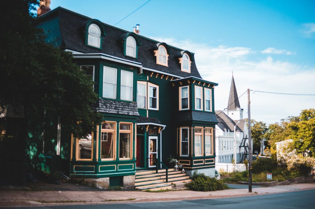 Saugatuck: El Refugio de Arena y Lienzos en la Costa del Arte de Míchigan