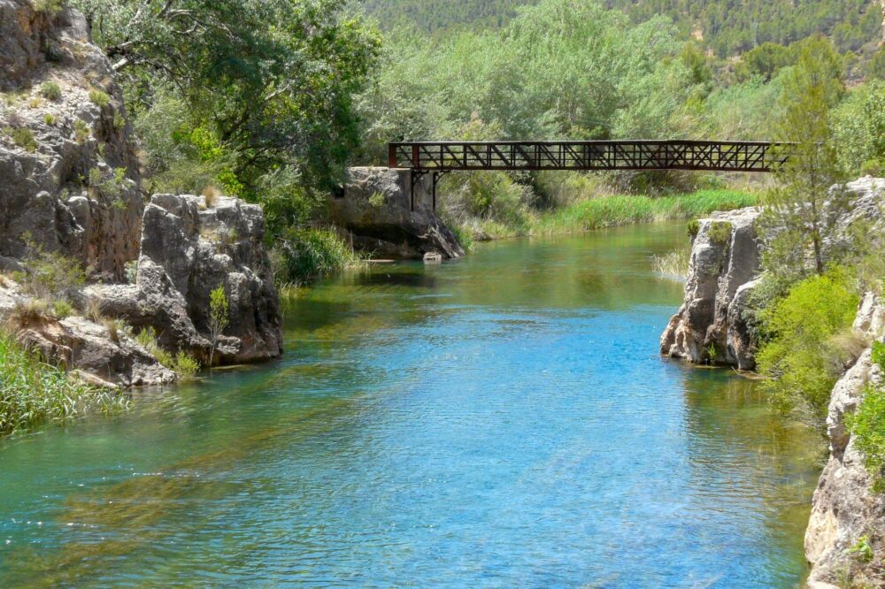 El latido mineral del tren de la cuenca del Duero: ingeniería fluvial y cañones graníticos en la frontera ibérica