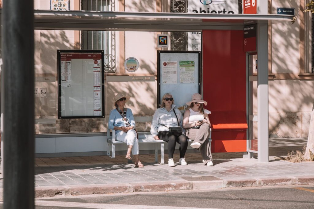 El laberinto de las llanuras volcánicas: cómo los autobuses de hidrógeno y los senderos de lava transforman el transporte en Lanzarote