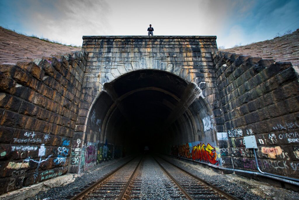 El Ferrocarril Trasandino de Los Andes: Ingeniería de Alta Montaña, Logística de Cumbres y la Conectividad Histórica entre Chile y Argentina