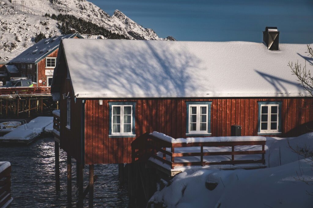 El secreto de la marea nórdica: la liturgia del pescado seco al aire y la resistencia culinaria en las islas Lofoten