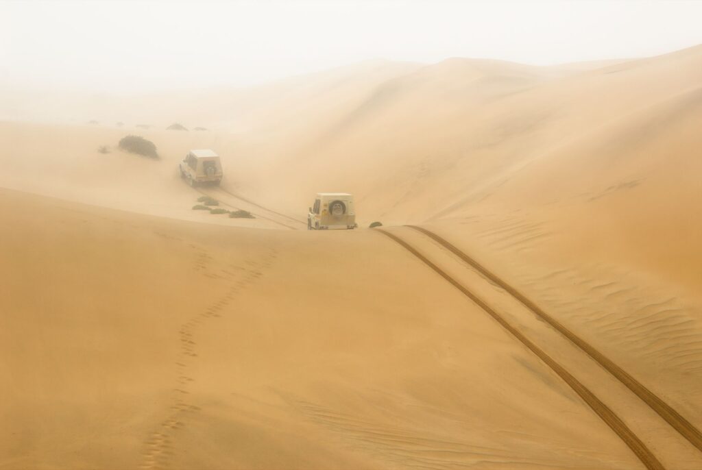La Travesía del Gran Desierto de Namibia: Guía de Expedición y Supervisión en las Dunas del Namib