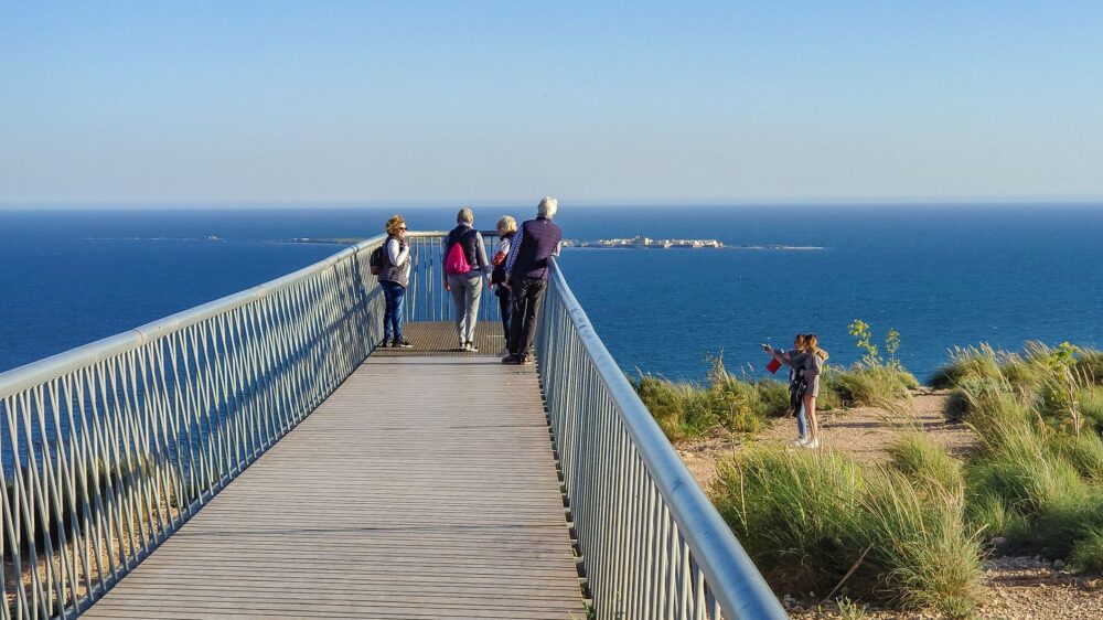 El latido meridional del archipiélago maltés: Pasarelas de caliza, dársenas hospitalarias y la conectividad insular de Gozo