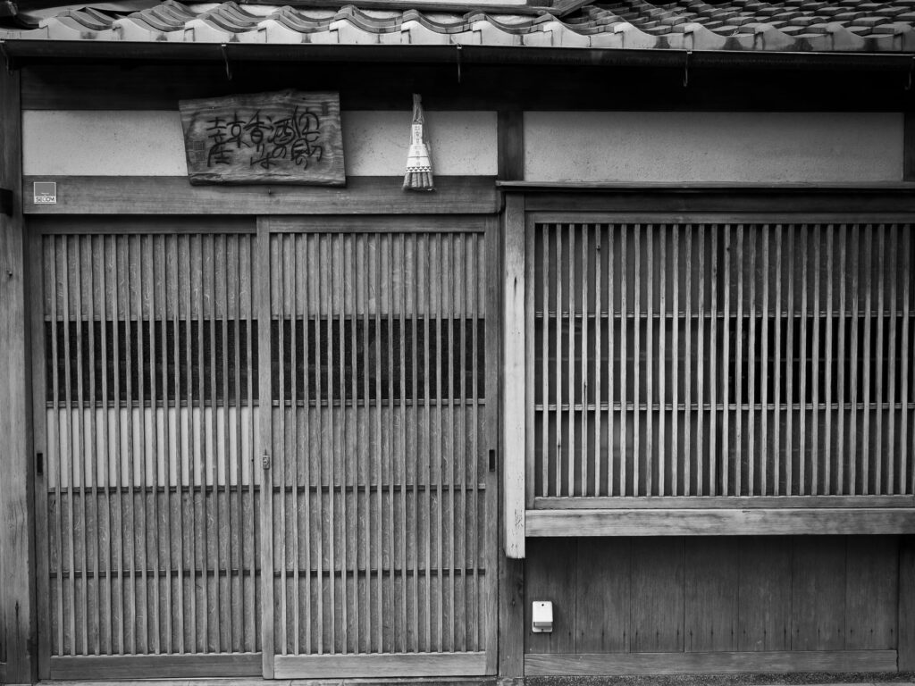 El Ferrocarril del Valle del Kiso: Ingeniería feudal, logística alpina y la conectividad histórica de la Ruta Nakasendo en Japón