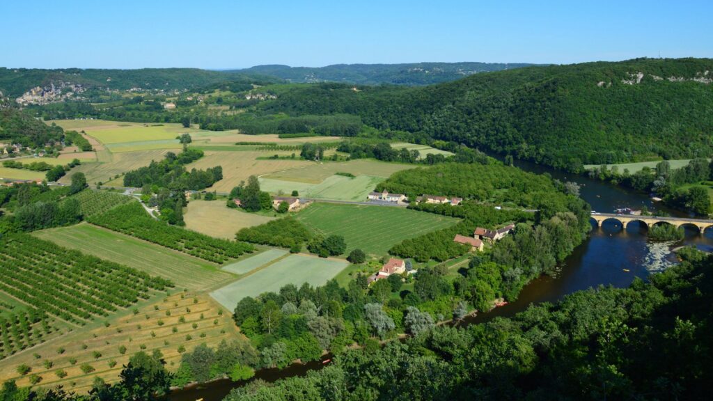 El silencio milenario de los canales de la Borgoña: navegación fluvial y el ritmo secreto de las esclusas en Francia