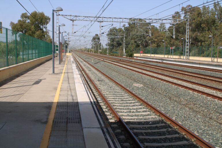 El Tren de la Costa Azul: Ingeniería ferroviaria, logística mediterránea y la conectividad histórica de la Línea de la Cornisa