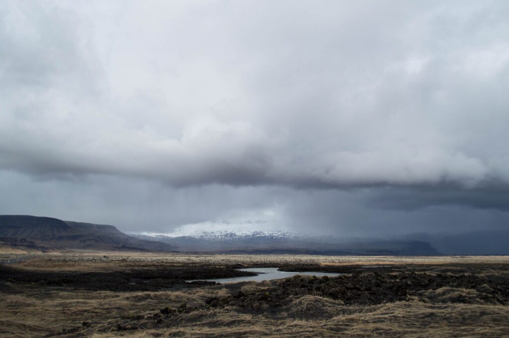 La Travesía del Sendero Laugavegur: Guía de Expedición y Senderismo Volcánico por las Tierras Altas de Islandia