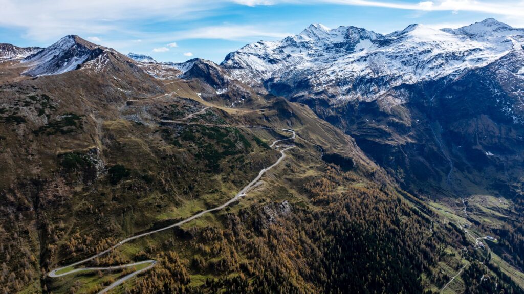 La Travesía del Sendero de Milford: Guía de Expedición y Senderismo por los Fiordos y Selvas del Suroeste de Nueva Zelanda