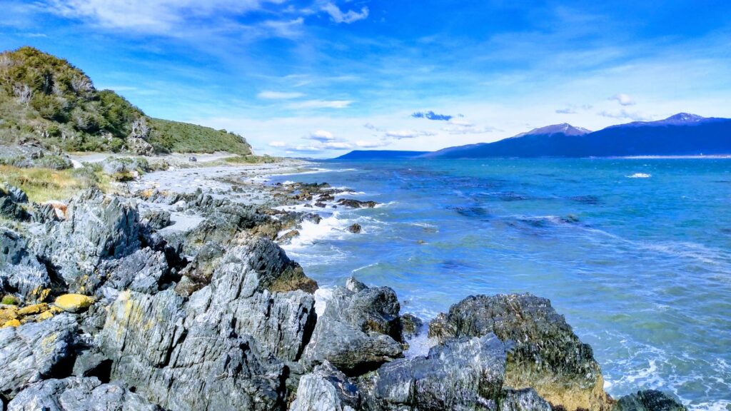 La ruta del tren del cabo de Hornos y el sur austral: ingeniería extrema y aislamiento en la Patagonia chilena