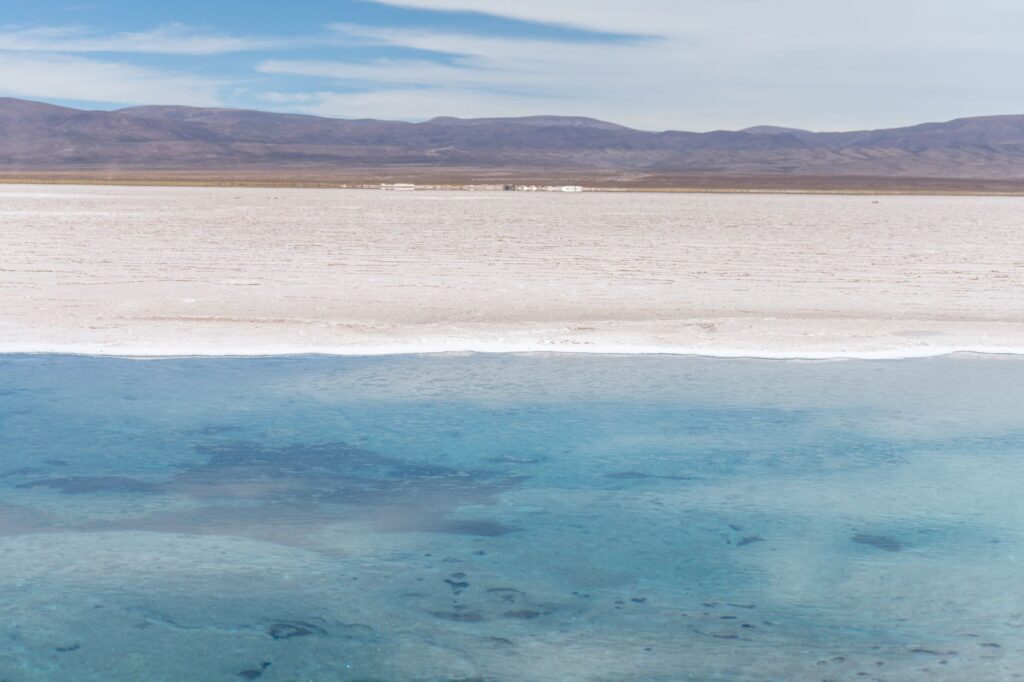 El silencio vertical de la Puna: expediciones overland y el redescubrimiento de los confines argentinos