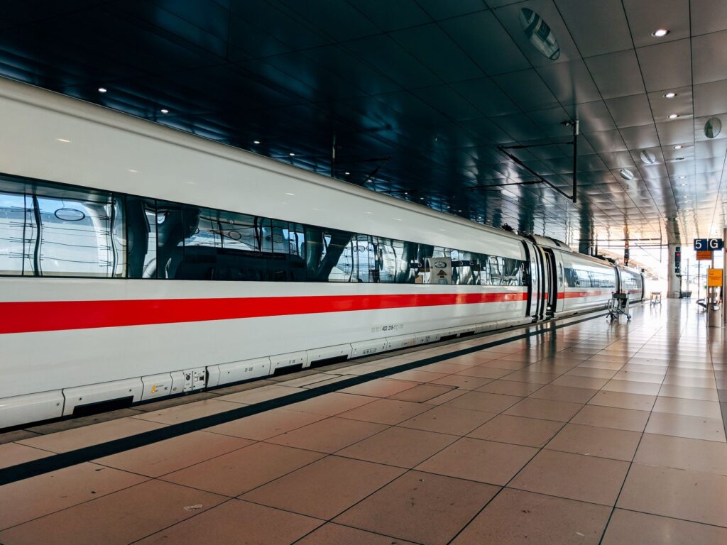 La red nocturna de Eurail y Nightjet: Conectividad ferroviaria y logística de viajes sin escalas por Europa
