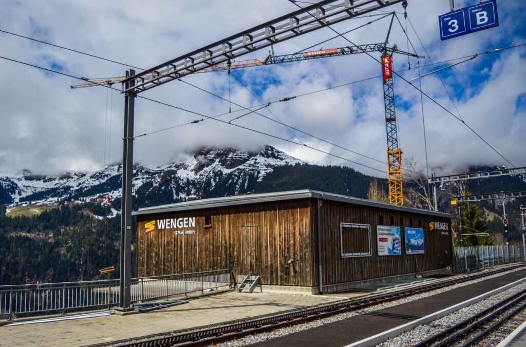 El Ferrocarril del Ródano y los Puertos Alpinos: Ingeniería de gargantas, logística glaciar y conectividad ferroviaria histórica entre Lyon y Zermatt