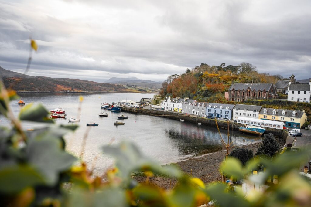 El Ferrocarril de la Línea West Highland: Ingeniería de páramos, logística escocesa y conectividad ferroviaria histórica hacia Mallaig