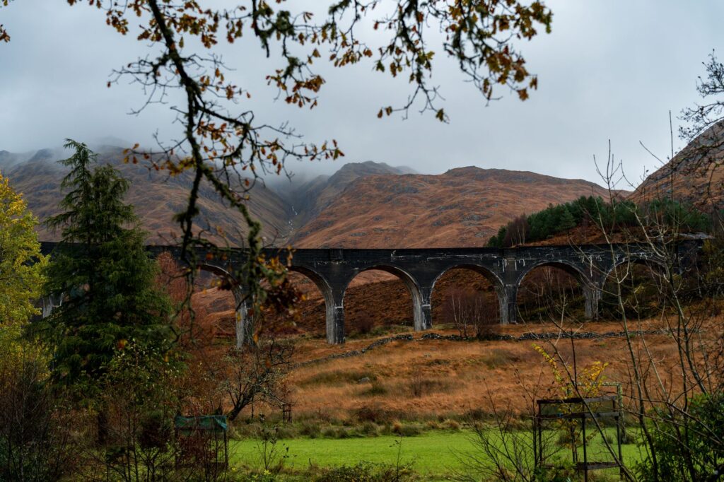 El laberinto de las cañadas brumosas: la descarbonización del transporte en las Tierras Altas de Escocia