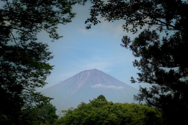 El Guardián Verde de Sorsogon: El Parque Natural del Volcán Bulusan como Epicentro del Ecoturismo